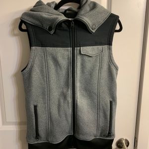 Burton | Full Zip Hooded Vest
